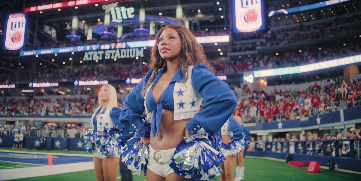 How Much Do the Dallas Cowboy Cheerleaders Get Paid?