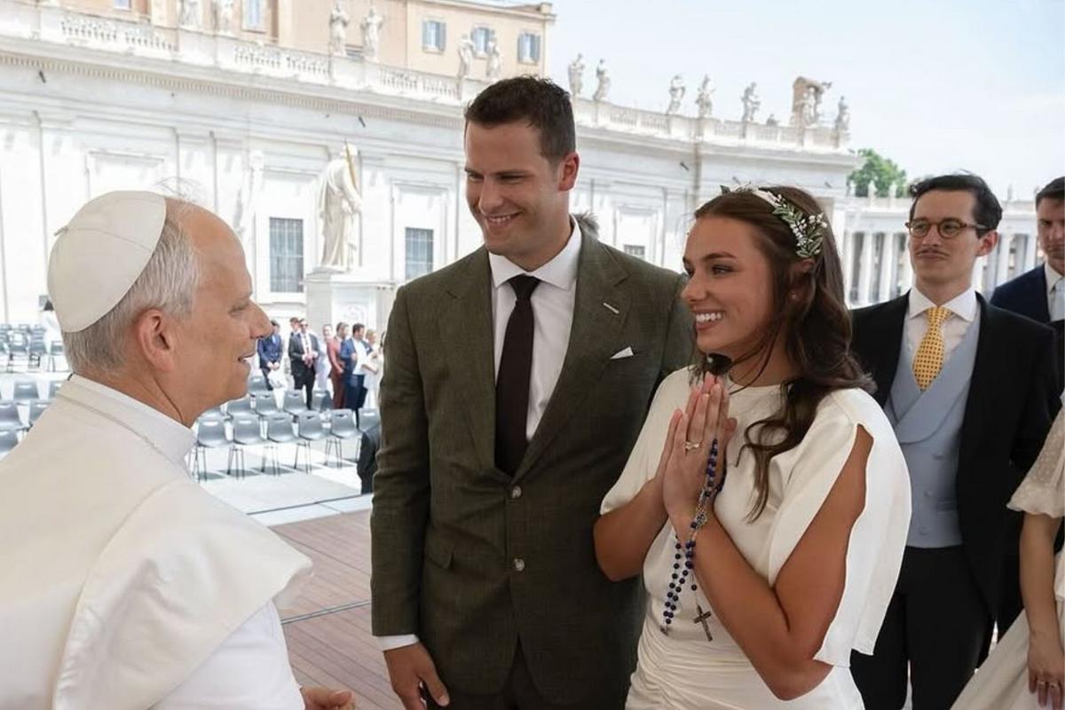Detroit Lions TE Sam LaPorta & Wife Meet Pope