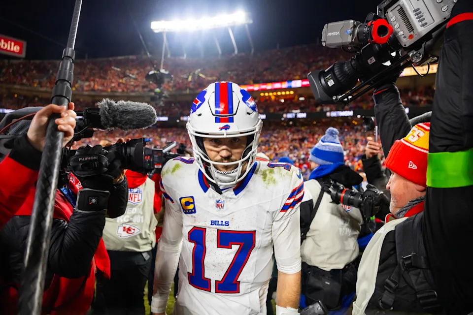 Buffalo Bills quarterback Josh Allen (17).© Mark J&period; Rebilas-Imagn Images