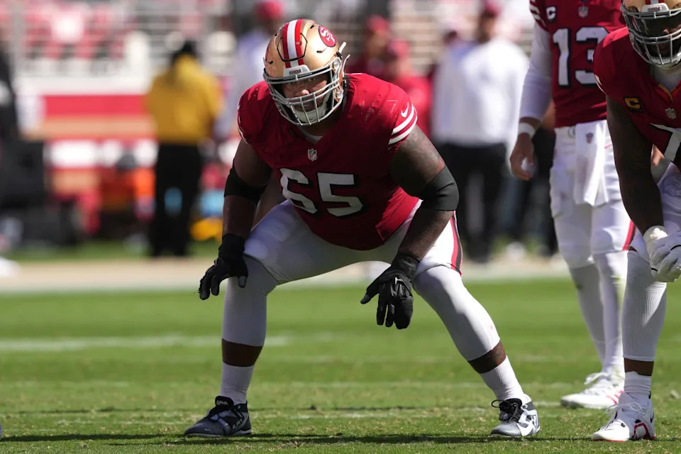 Former San Francisco 49ers guard Aaron Banks (65) during the second quarter against the Arizona Cardinals at Levi's Stadium© Darren Yamashita-Imagn Images