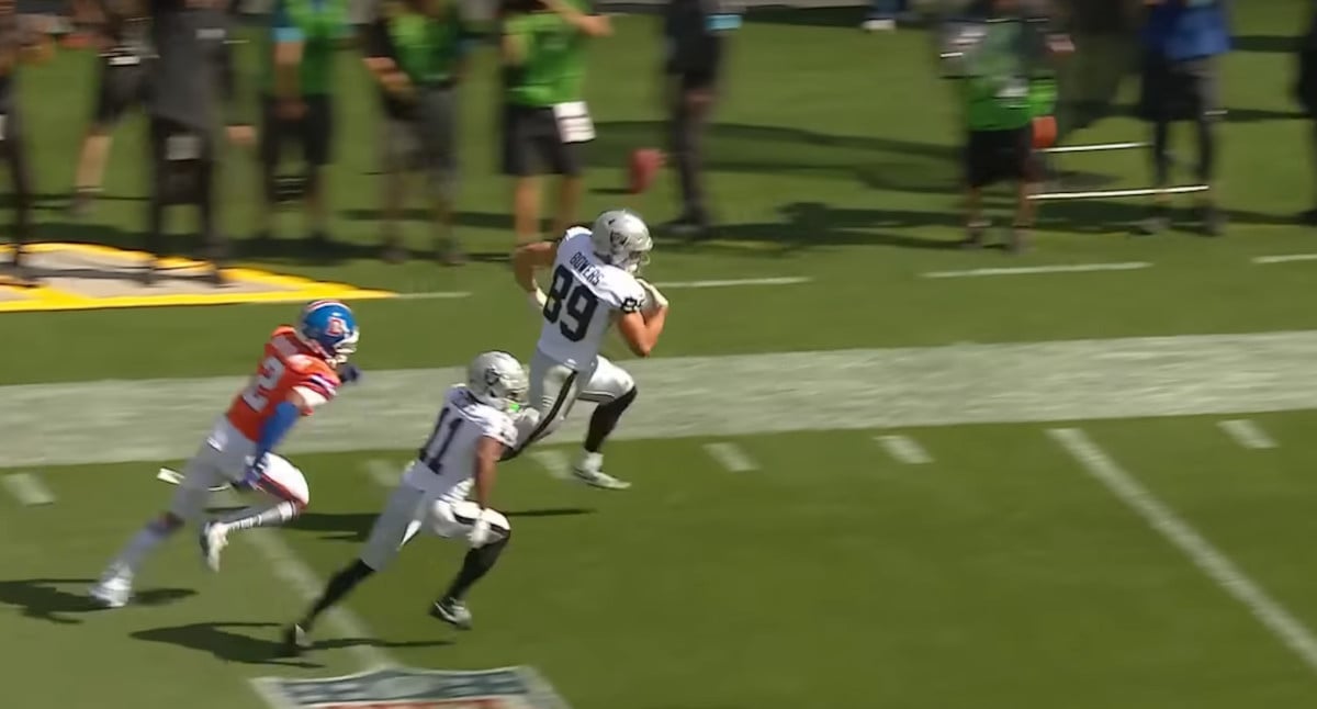 Brock Bowers against the Denver Broncos