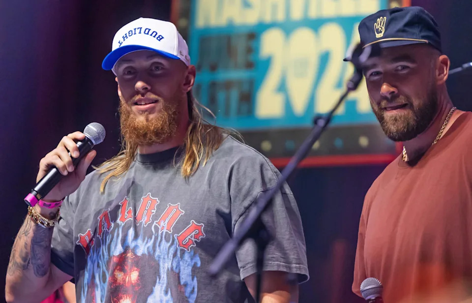 San Francisco 49ers TE George Kittle and Kansas City Chiefs TE Travis Kelce greet the crowd during the “Tight Ends & Friends” concert at Brooklyn Bowl.Alan Poizner / For The Tennessean / USA TODAY NETWORK