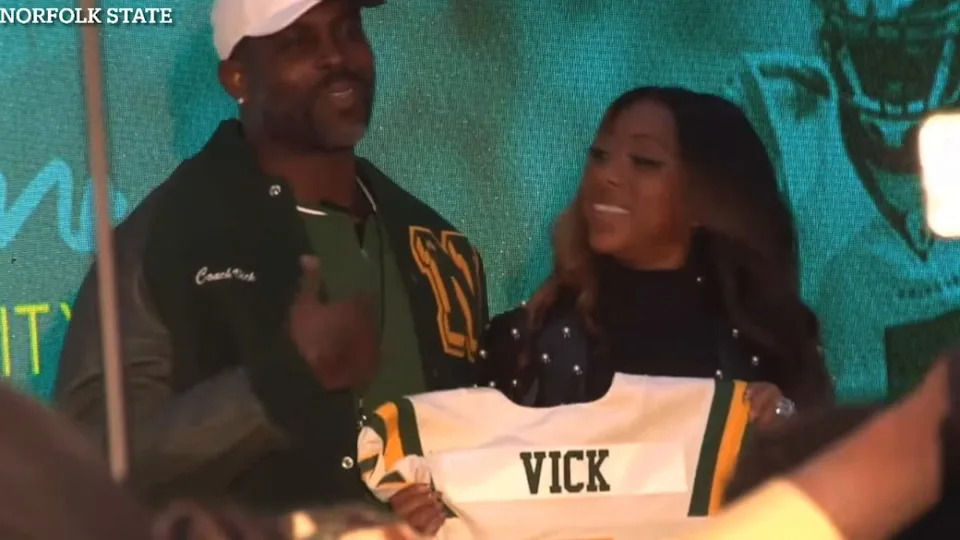 Norfolk State head coach Michael Vick