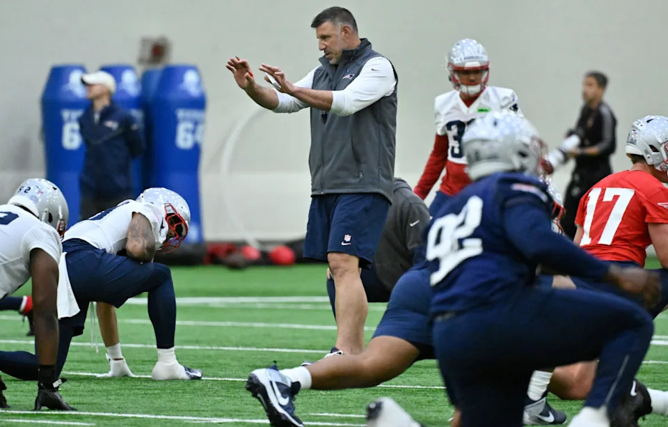 New England Patriots head coach Mike Vrabel (c) works with players at rookie camp at Gillette Stadium.Eric Canha-Imagn Images