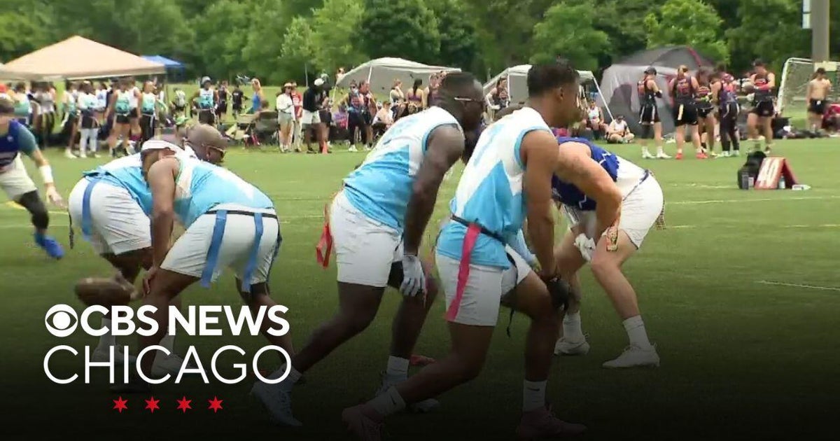 LGBTQ+ athletes hit lakefront for annual Chicago Pride Bowl
