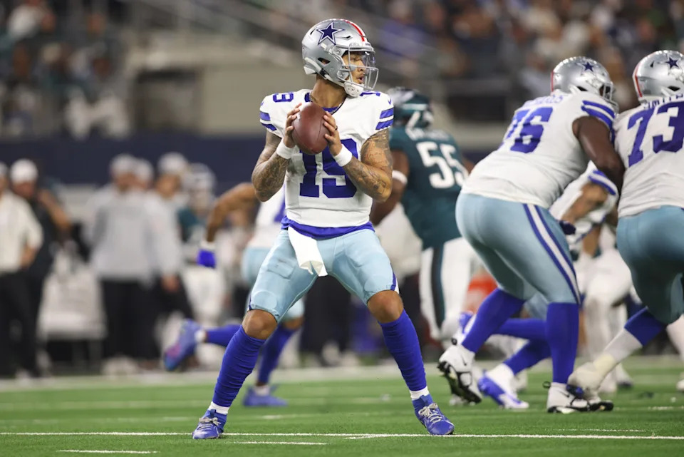 Dallas Cowboys quarterback Trey Lance (19) throws a pass against the Philadelphia Eagles in the fourth quarter at AT&T Stadium.© Tim Heitman-Imagn Images