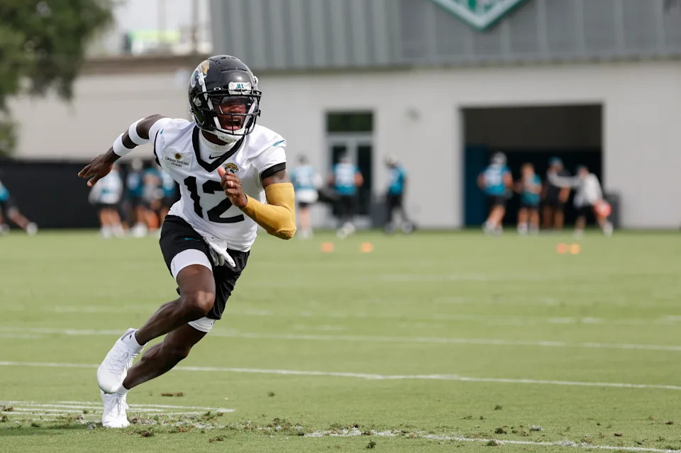 The Jacksonville Jaguars traded up to draft wide receiver/cornerback Travis Hunter with the second pick of the NFL Draft. (Photo by David Rosenblum/Icon Sportswire via Getty Images)