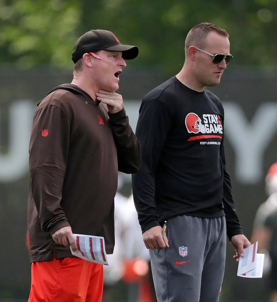 Cleveland Browns linebackers coach Jason Tarver, left, works the sideline during practice at Browns minicamp June 10, 2025, in Berea, Ohio.