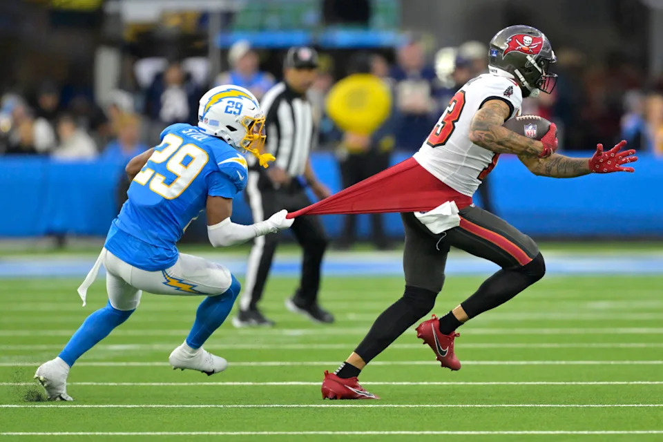 Mike Evans (13) is stopped by Tarheeb Still (29) after a complete pass.Jayne Kamin-Oncea-Imagn Images