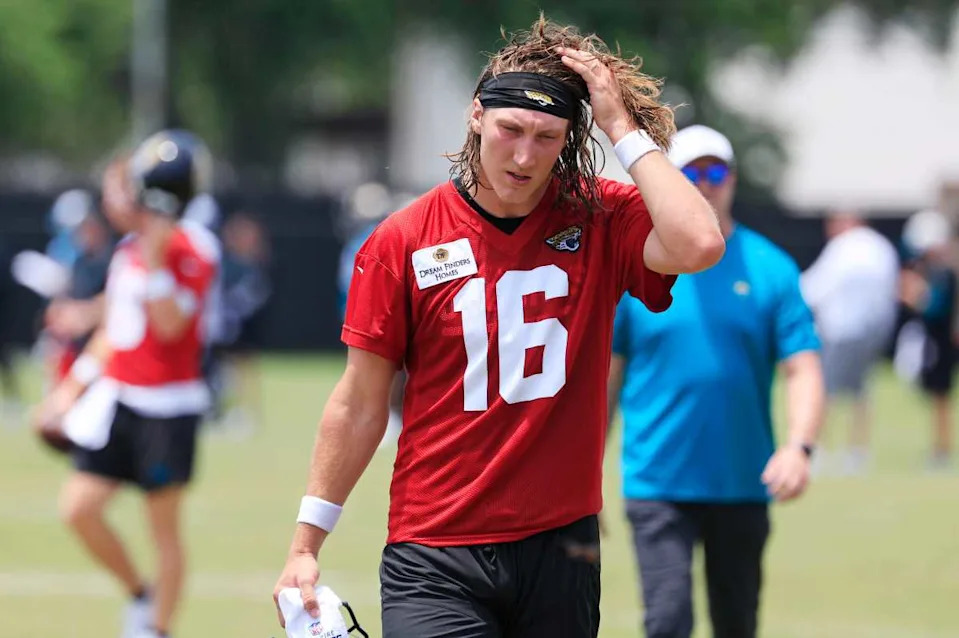 Jacksonville Jaguars quarterback Trevor Lawrence (16) walks off the field during organized team activity at Miller Electric Center in Jacksonville, Fla.© Corey Perrine&sol;Florida Times-Union &sol; USA TODAY NETWORK via Imagn Images