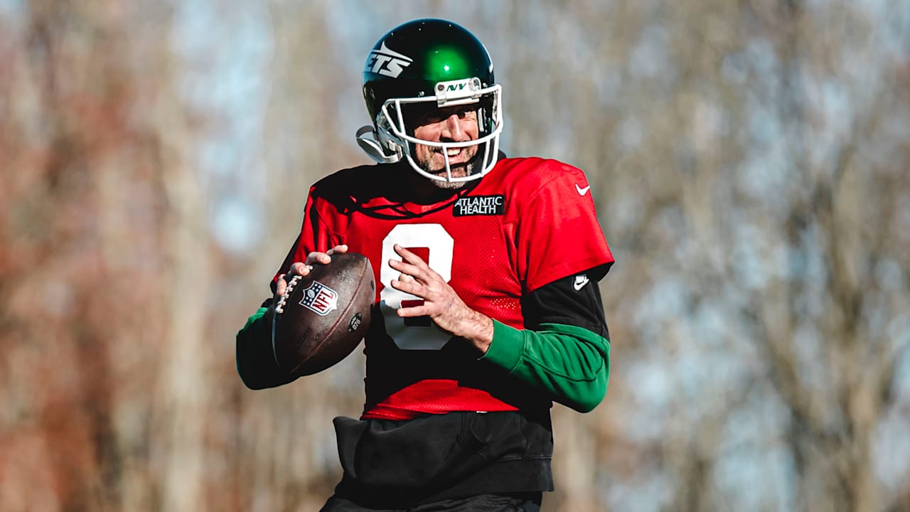 Aaron Rodgers as a Leader Says Jets' Task Is 'About Being Part of the Solution'