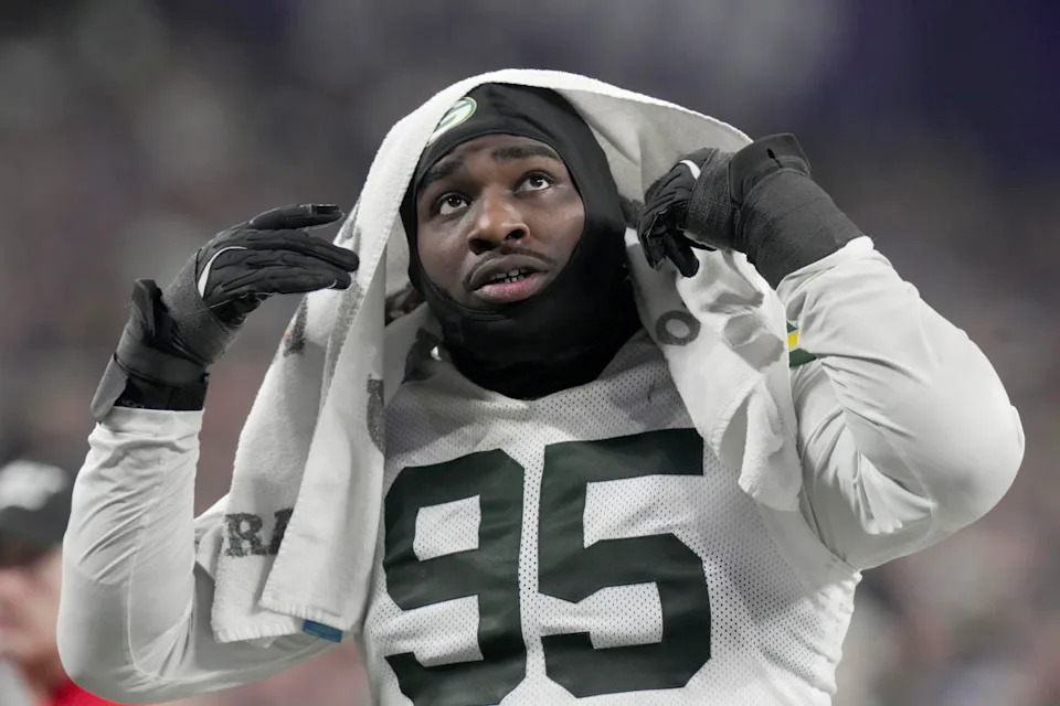 Green Bay Packers defensive tackle Devonte Wyatt (95) heads to the locker room during the third quarter against the Minnesota Vikings© Mark Hoffman/USA TODAY NETWORK-Wisconsin