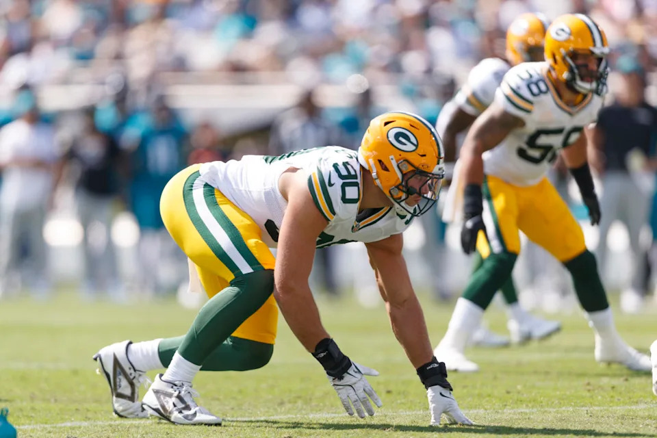Green Bay Packers defensive lineman Lukas Van Ness (90) waits for the snap against the Jacksonville Jaguars.© Morgan Tencza-Imagn Images