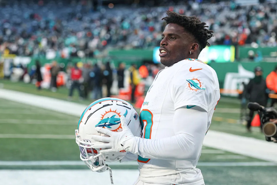 Miami Dolphins wide receiver Tyreek Hill (10) on the field before the game against the New York Jets at MetLife Stadium.Vincent Carchietta-Imagn Images