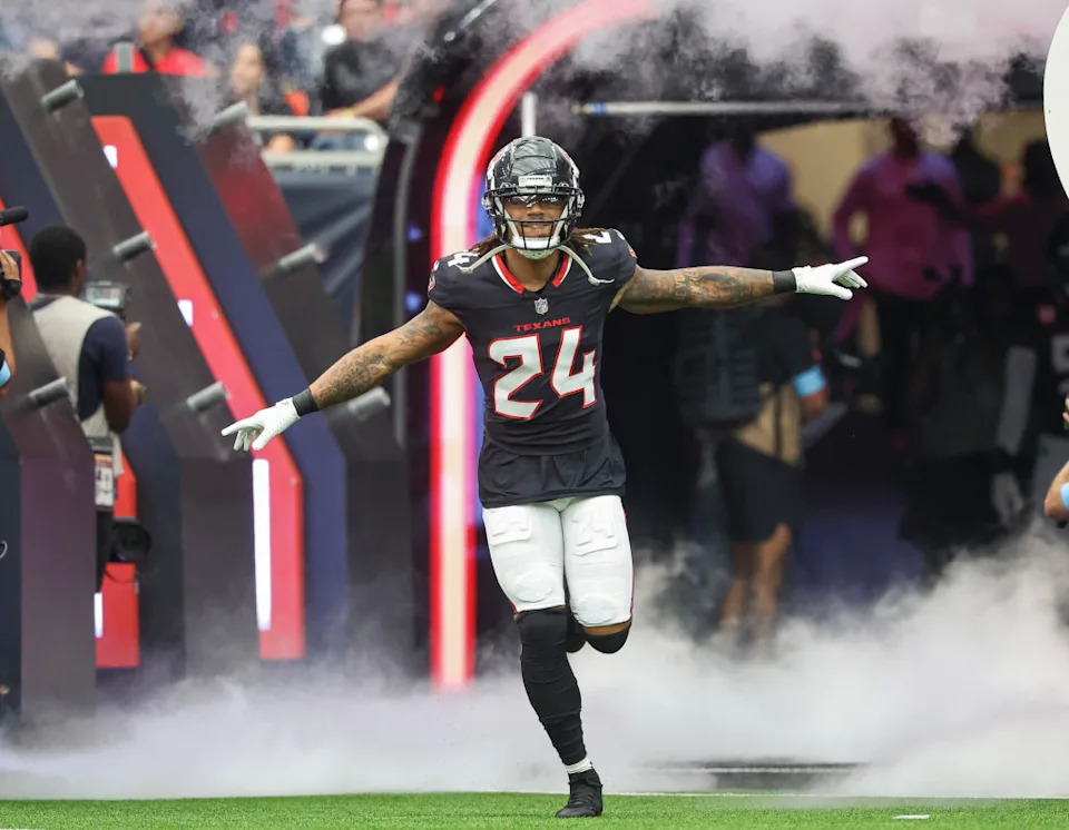 Houston Texans cornerback Derek Stingley Jr. (24) runs onto the field before the game against the Indianapolis Colts at NRG Stadium.Troy Taormina-Imagn Images