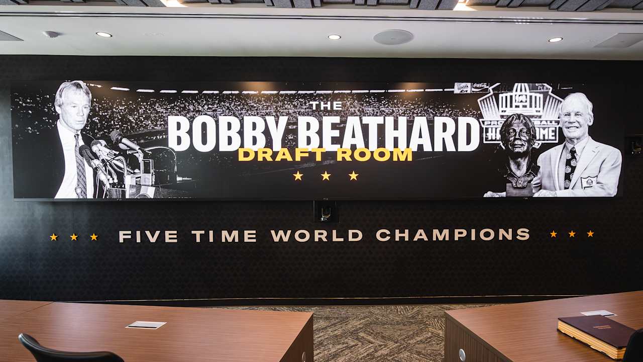 Beathard family reacts to unveiling of new Bobby Beathard Draft Room