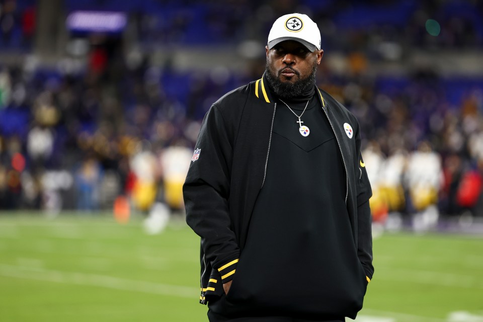 BALTIMORE, MARYLAND - JANUARY 11: Head coach Mike Tomlin of the Pittsburgh Steelers looks on prior to an NFL football wild card playoff game against the Baltimore Ravens at M&T Bank Stadium on January 11, 2025 in Baltimore, Maryland. (Photo by Kevin Sabitus/Getty Images)
