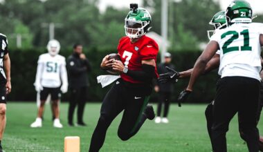 How Many Total Yards and TDs Will Justin Fields Have in the 2025 Season?