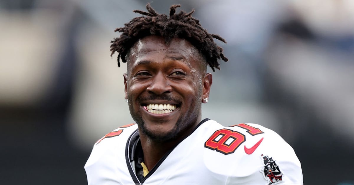 Former NFL receiver Antonio Brown sought on attempted murder charge – WPXI