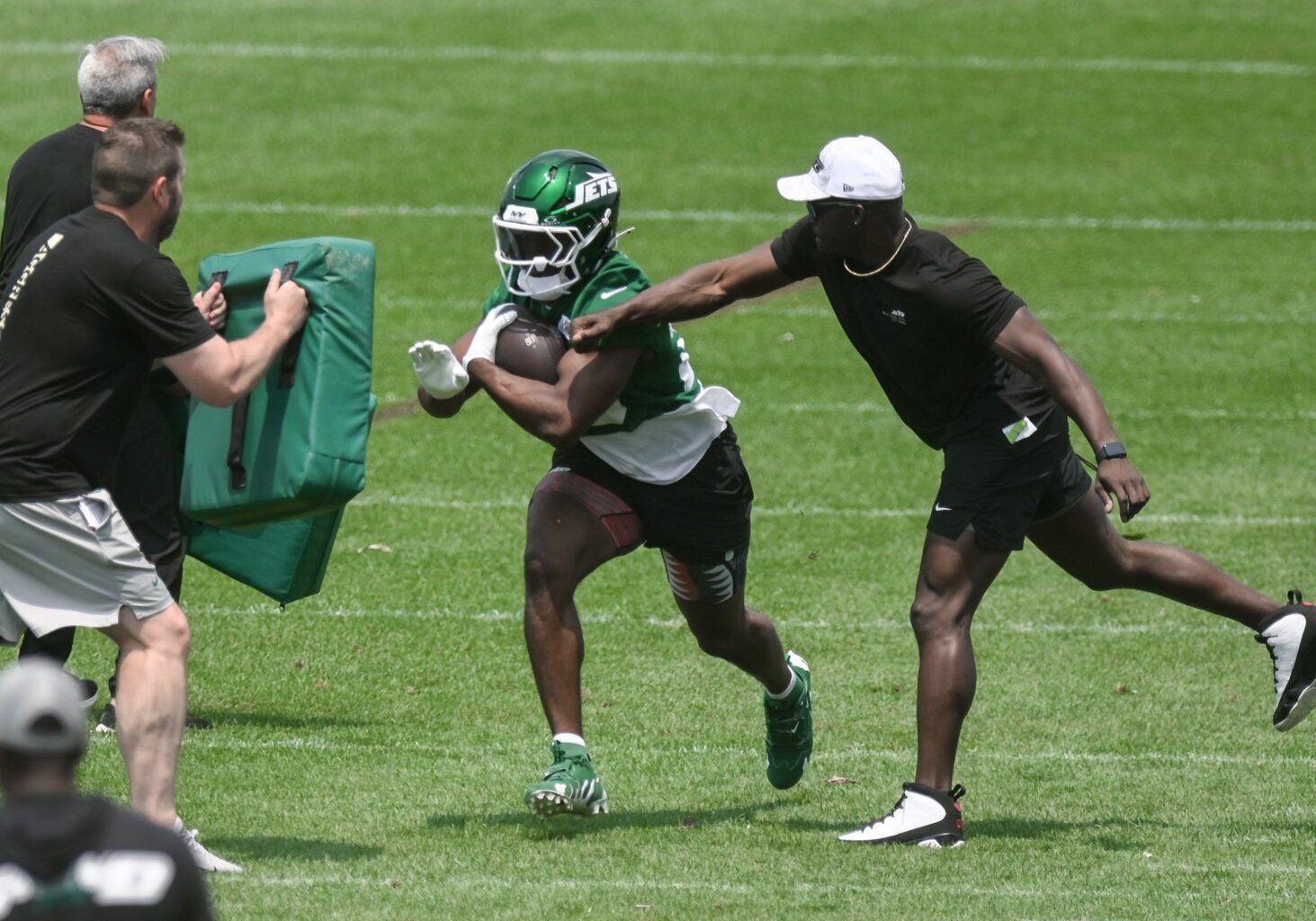 NFL Insider Predicts Possible Jets Blockbuster Trade