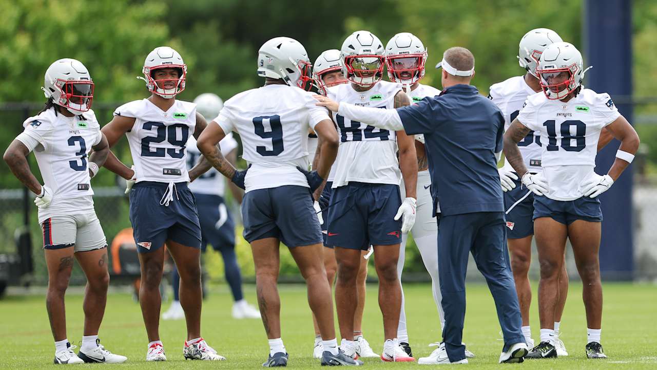 Patriots OC Josh McDaniels Discusses Offense's Progress and Other Takeaways From Monday's Practice