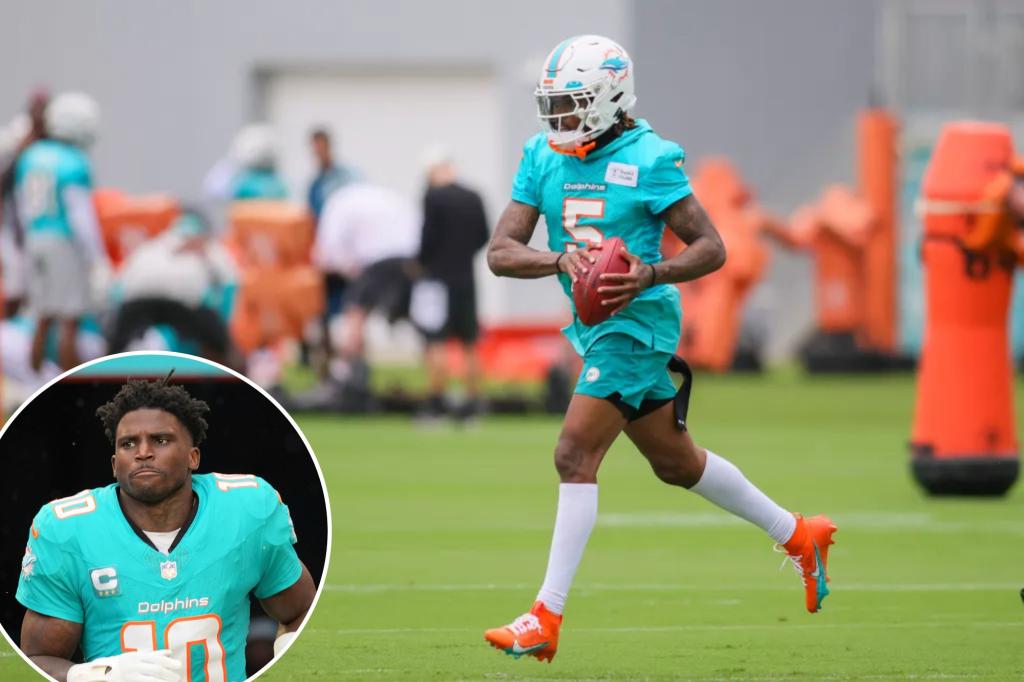 Tyreek Hill lobbies for Jalen Ramsey to stay with Dolphins despite trade buzz
