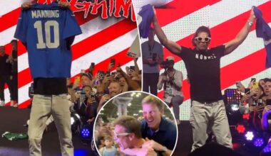 Tom Brady 'spits' on Jets jersey, rips up Eli Manning one in Fantatics Fest WWE moment