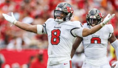 SirVocea Dennis Excites in Mike Linebacker Role