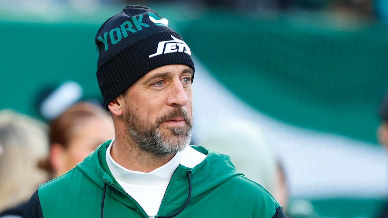 Steelers sign Aaron Rodgers to one-year, $13.6 million deal; QB to wear No. 8, address media Tuesday