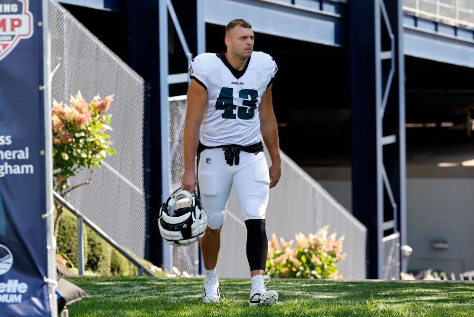 Philadelphia Eagles tight end Kevin Foelsch (43) at training camp.