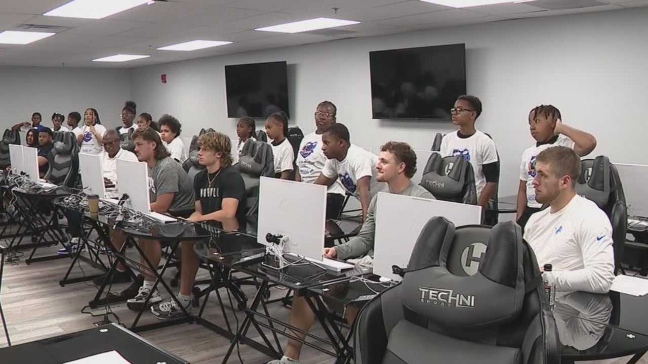 Detroit Lions players join Redford students for special lesson in technology