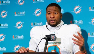 Dolphins' Jonnu Smith not with team at mandatory minicamp