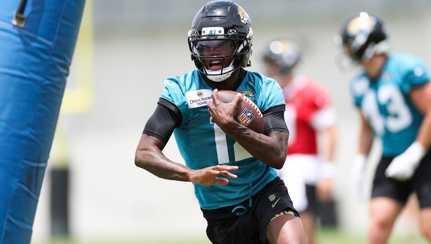 LOOK: Travis Hunter makes absurd interception during Jaguars practice