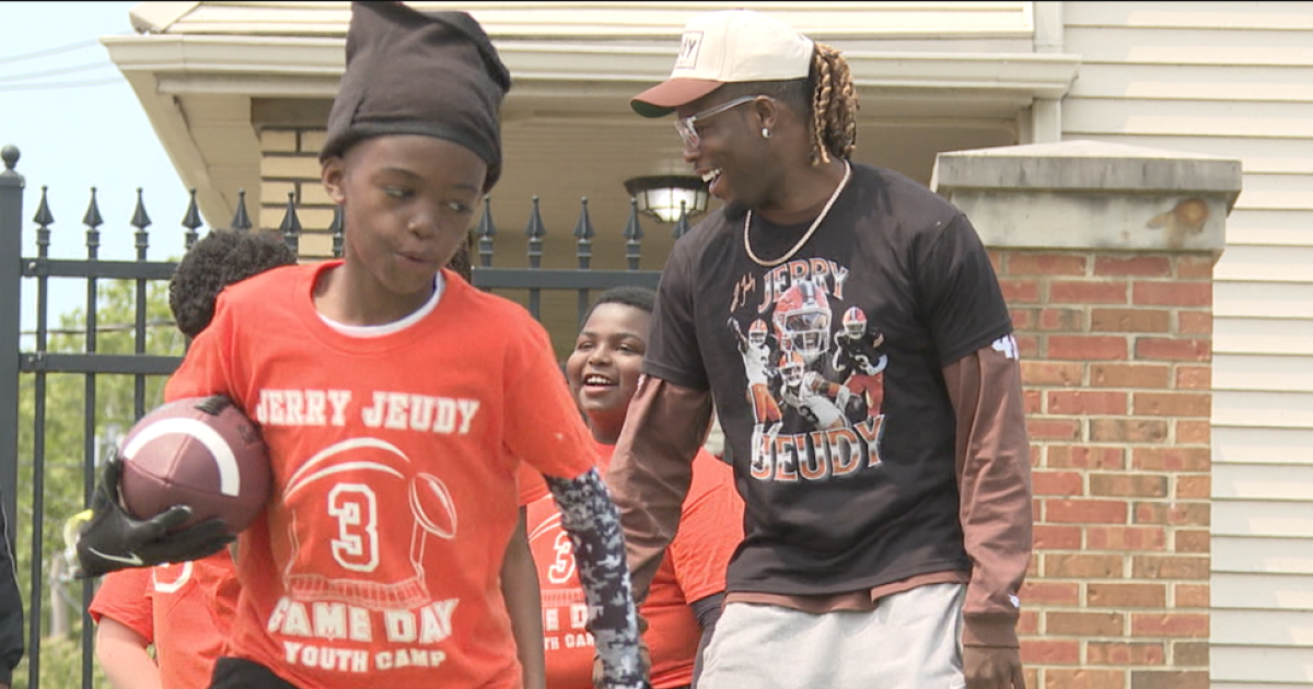 Browns WR Jerry Jeudy holds first CLE youth football camp at Saint Ignatius HS