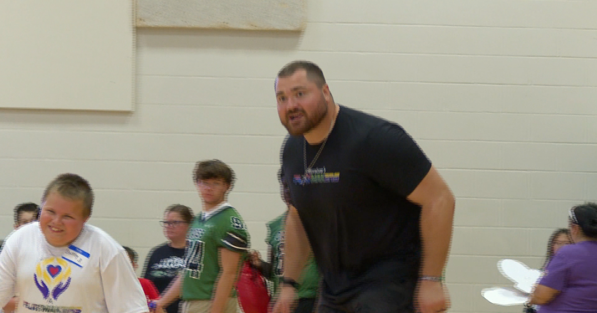 Millard West grad, Minnesota Viking Harrison Phillips hosts Playmakers camp