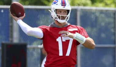 Bills quarterback Josh Allen shows off new ring following marriage to actor Hailee Steinfeld