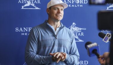 Vikings head coach Kevin O'Connell gets a feel for team's support at the Maris celebrity tournament - InForum