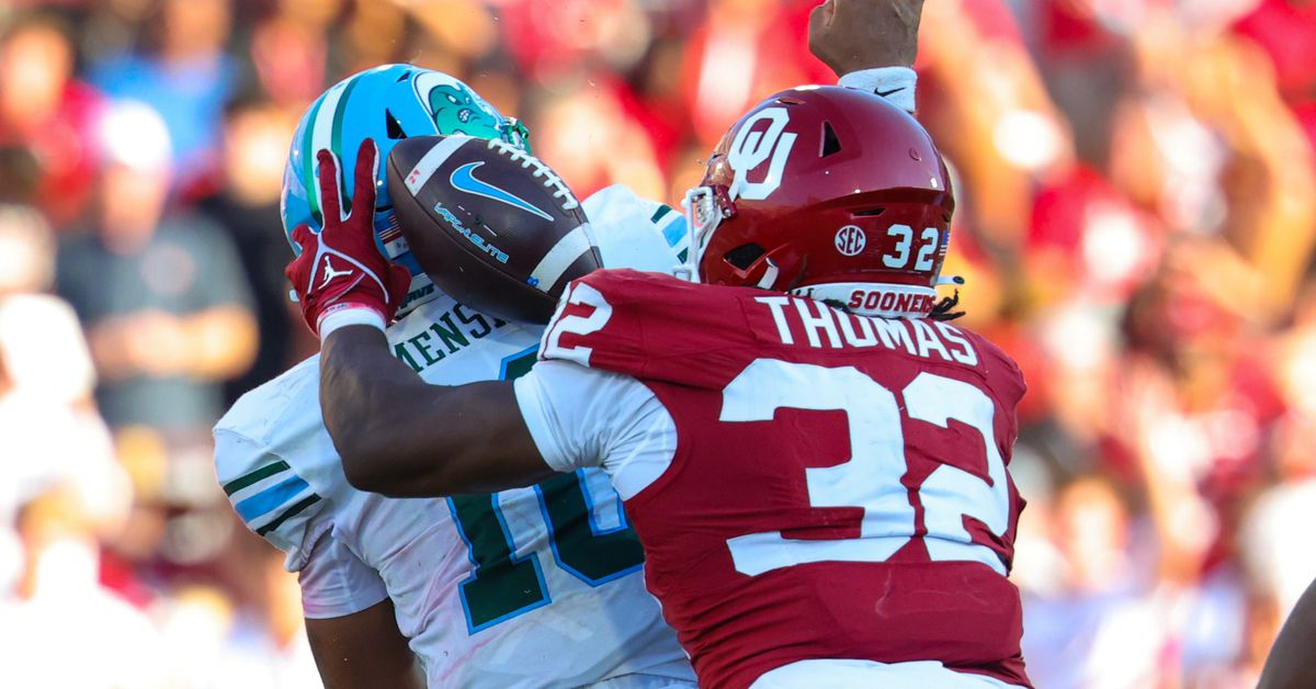 Chargers inject youth into pass rush in new 2026 NFL mock draft