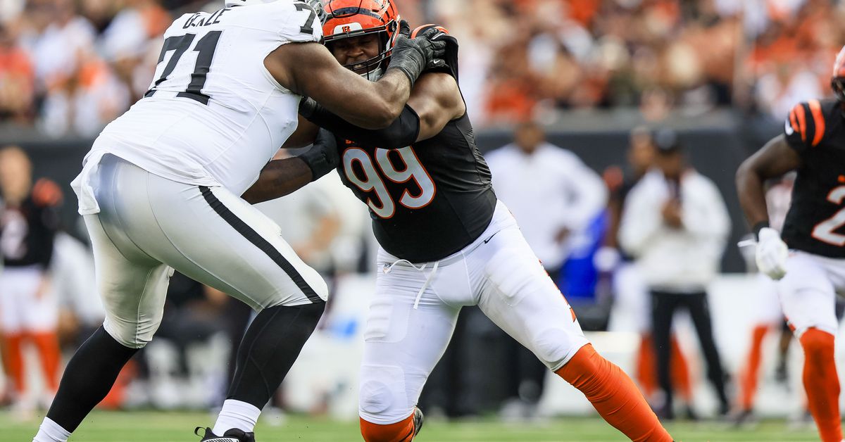 Raiders News: Pete Carroll is seeing growth from right tackle DJ Glaze