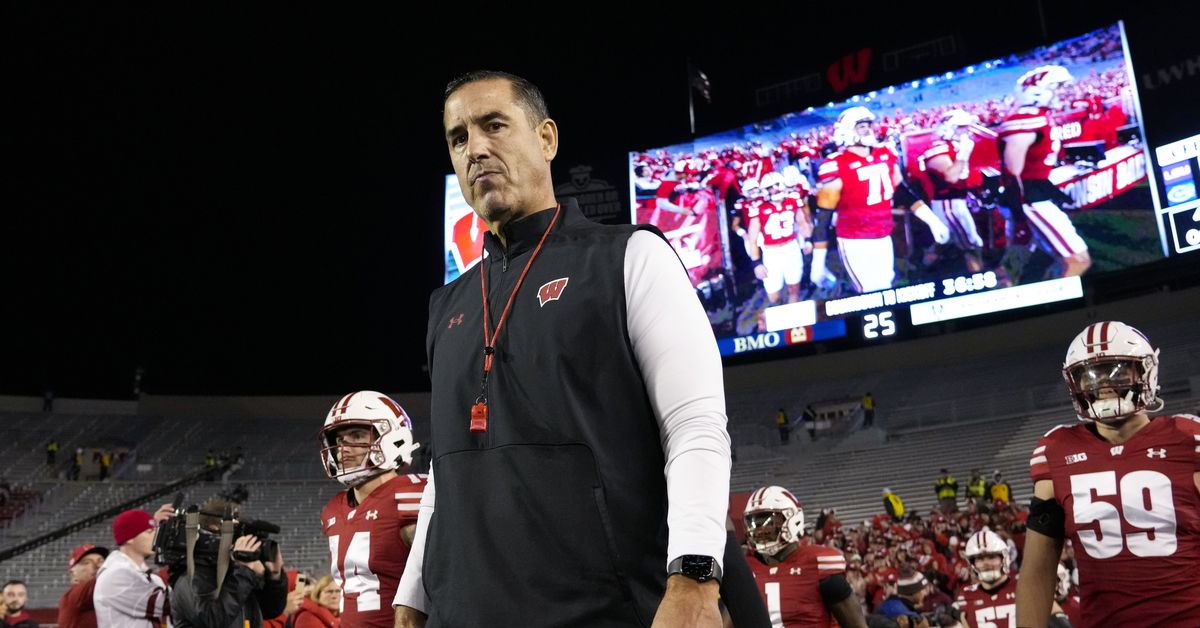 Badgers news: Ole Miss flips Wisconsin DL commit Carmelow Reed after OV