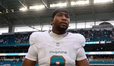 SCHEFTER: Steelers ‘not expected’ to trade for Dolphins TE Jonnu Smith