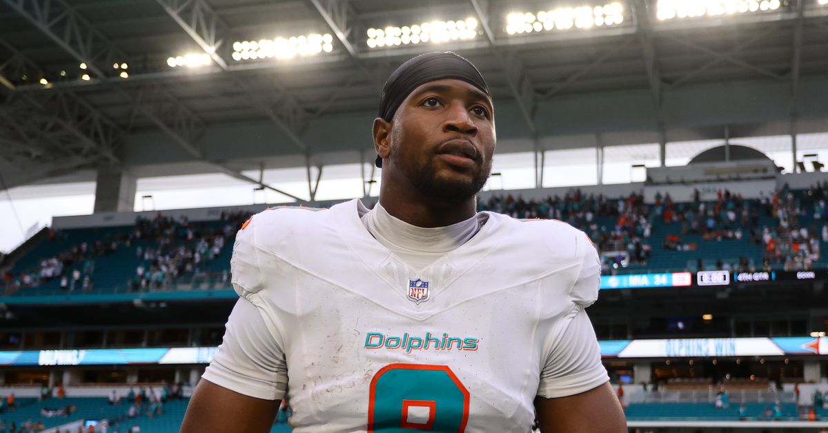 SCHEFTER: Steelers ‘not expected’ to trade for Dolphins TE Jonnu Smith