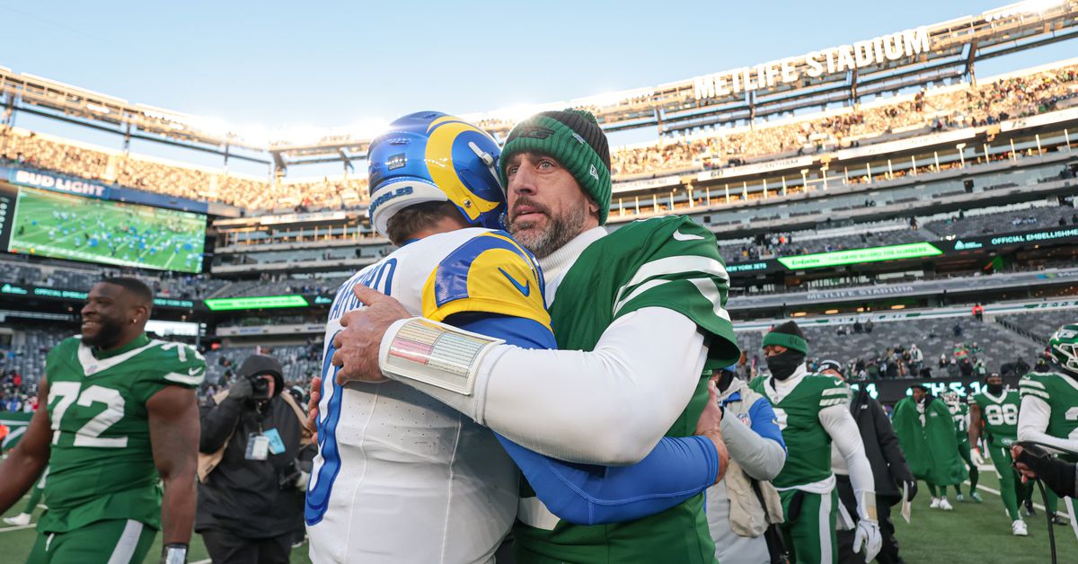 Steve Young compared Matthew Stafford and Aaron Rodgers in this way