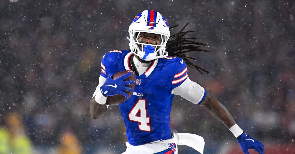 James Cook tackles tough contract questions from Bills beat reporters