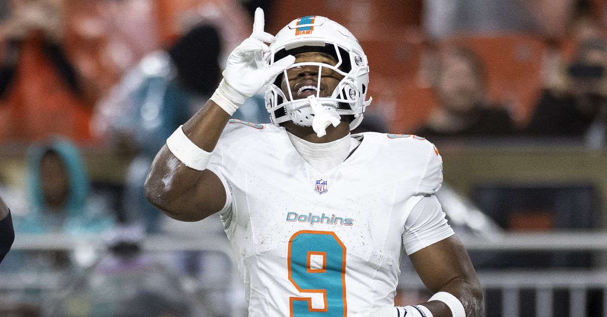 Jonnu Smith situation ‘still fluid’ - Miami Dolphins News 6/17/25