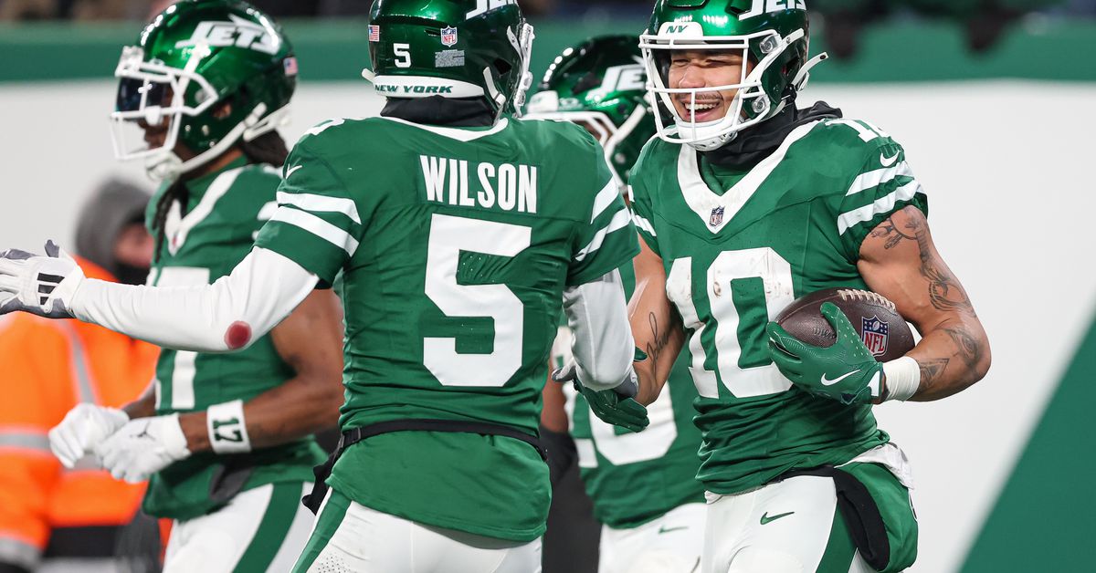 Jets Reacts Survey: Should the Jets sign a wide receiver?