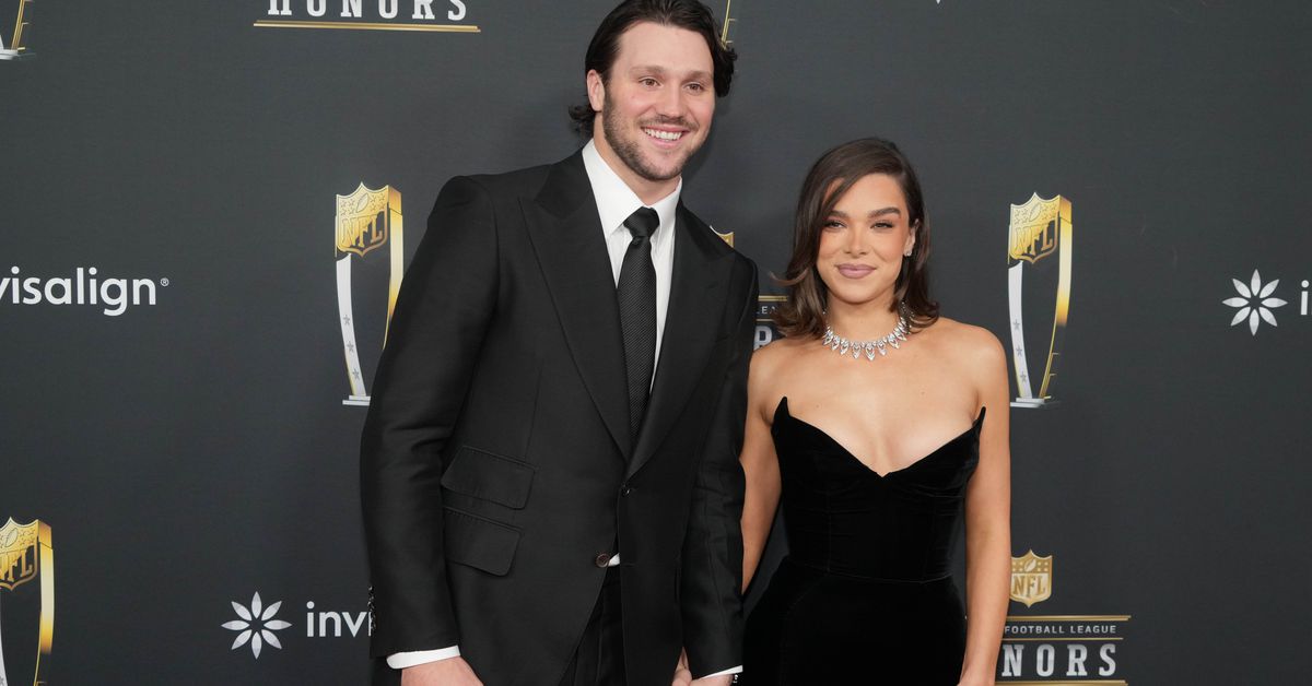 Josh Allen’s wedding ring makes an on-field appearance for the Buffalo Bills