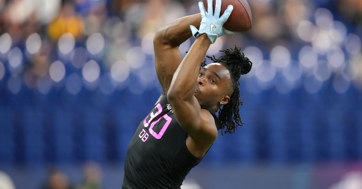 49ers passing on Jaire Alexander sets stage for key camp battle