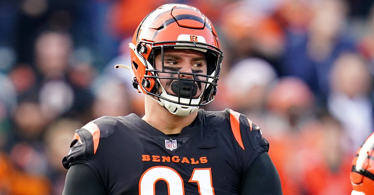 Trey Hendrickson and the Bengals resume contract talks