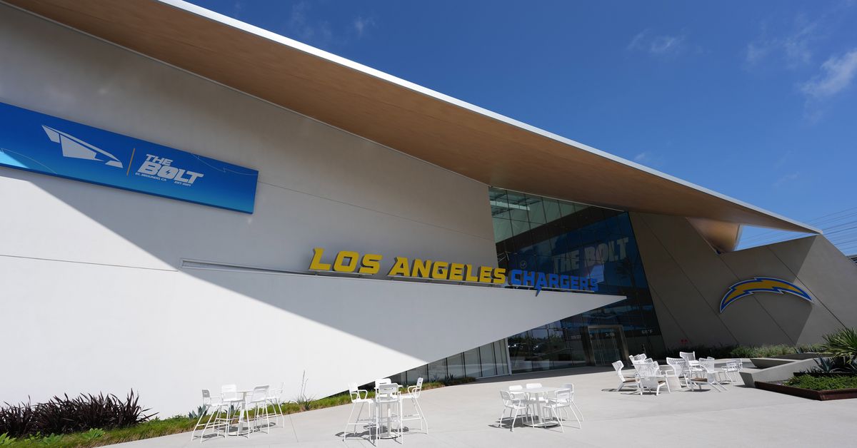 Chargers News: Cam Ward continues to earn respect from veterans, OL